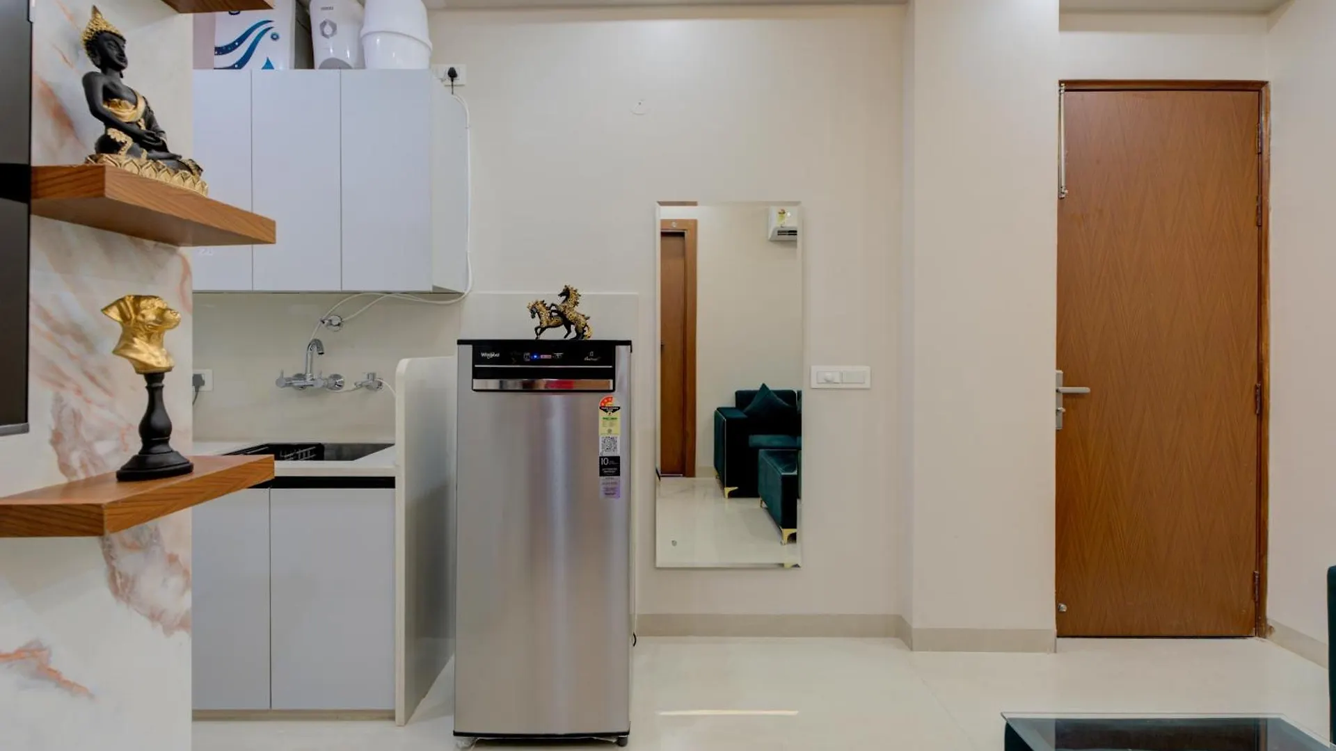 The Lodgers 1 Bhk Serviced Apartments Near Artemis Hospital Sector 52 Gurgaon 0*,