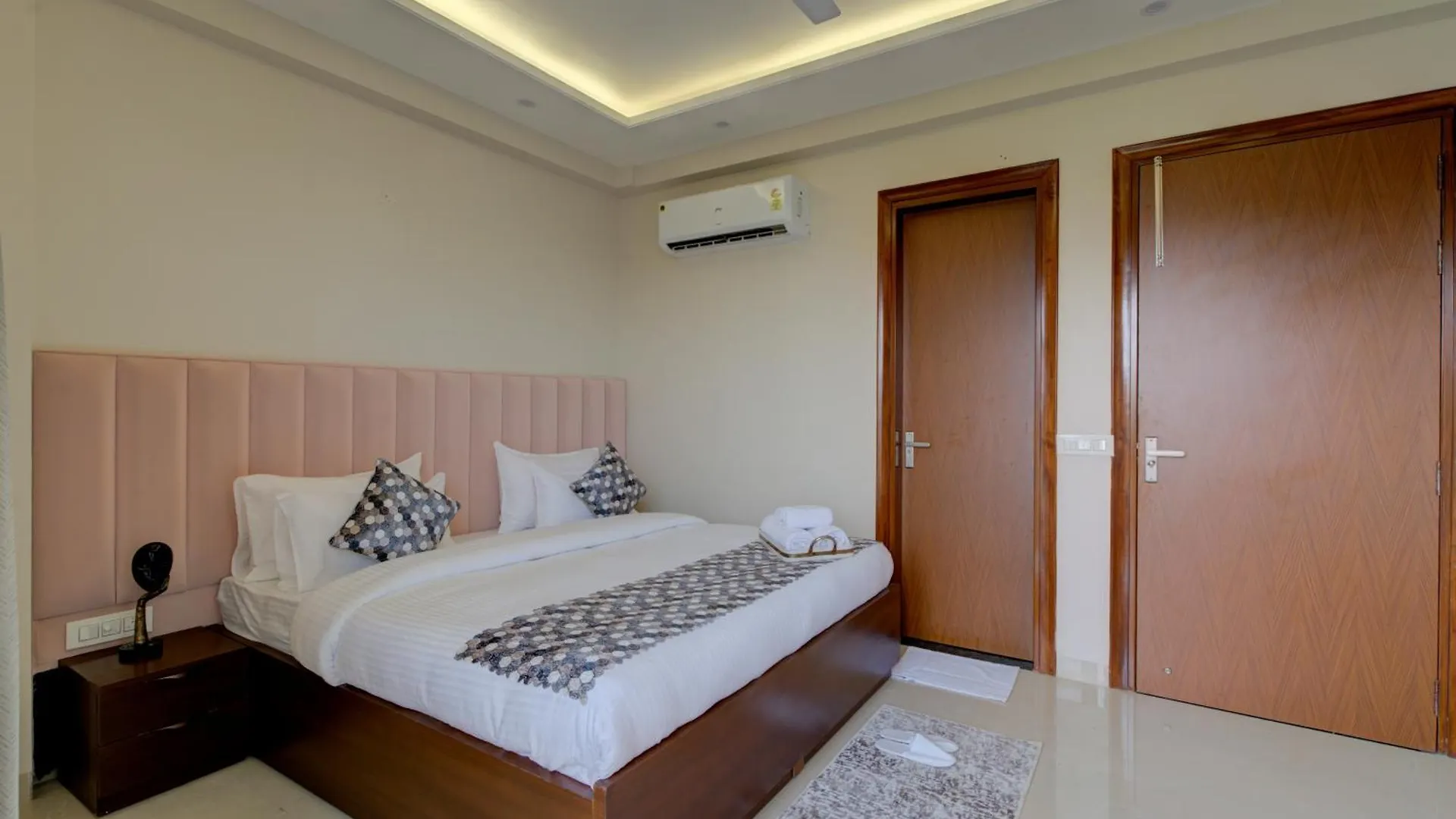 The Lodgers 1 Bhk Serviced Apartments Near Artemis Hospital Sector 52 Gurgaon 0*,
