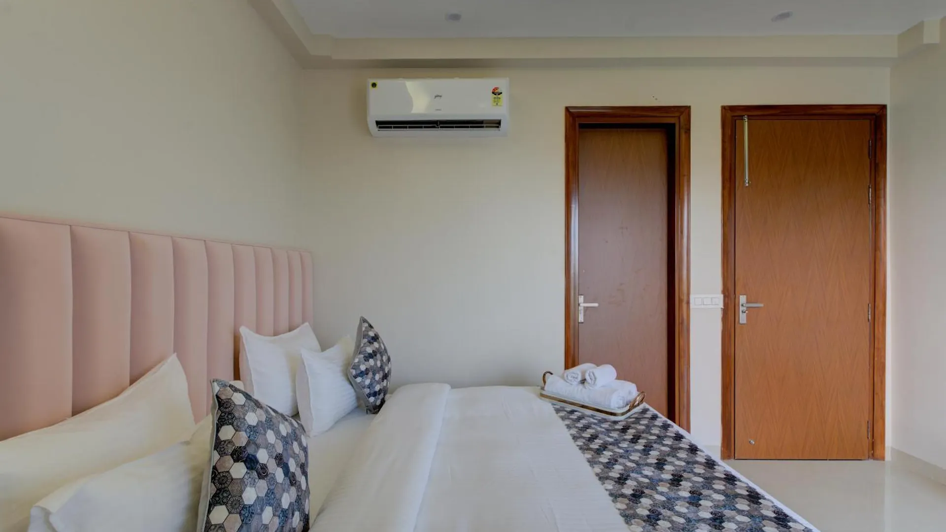 The Lodgers 1 Bhk Serviced Apartments Near Artemis Hospital Sector 52 Gurgaon India
