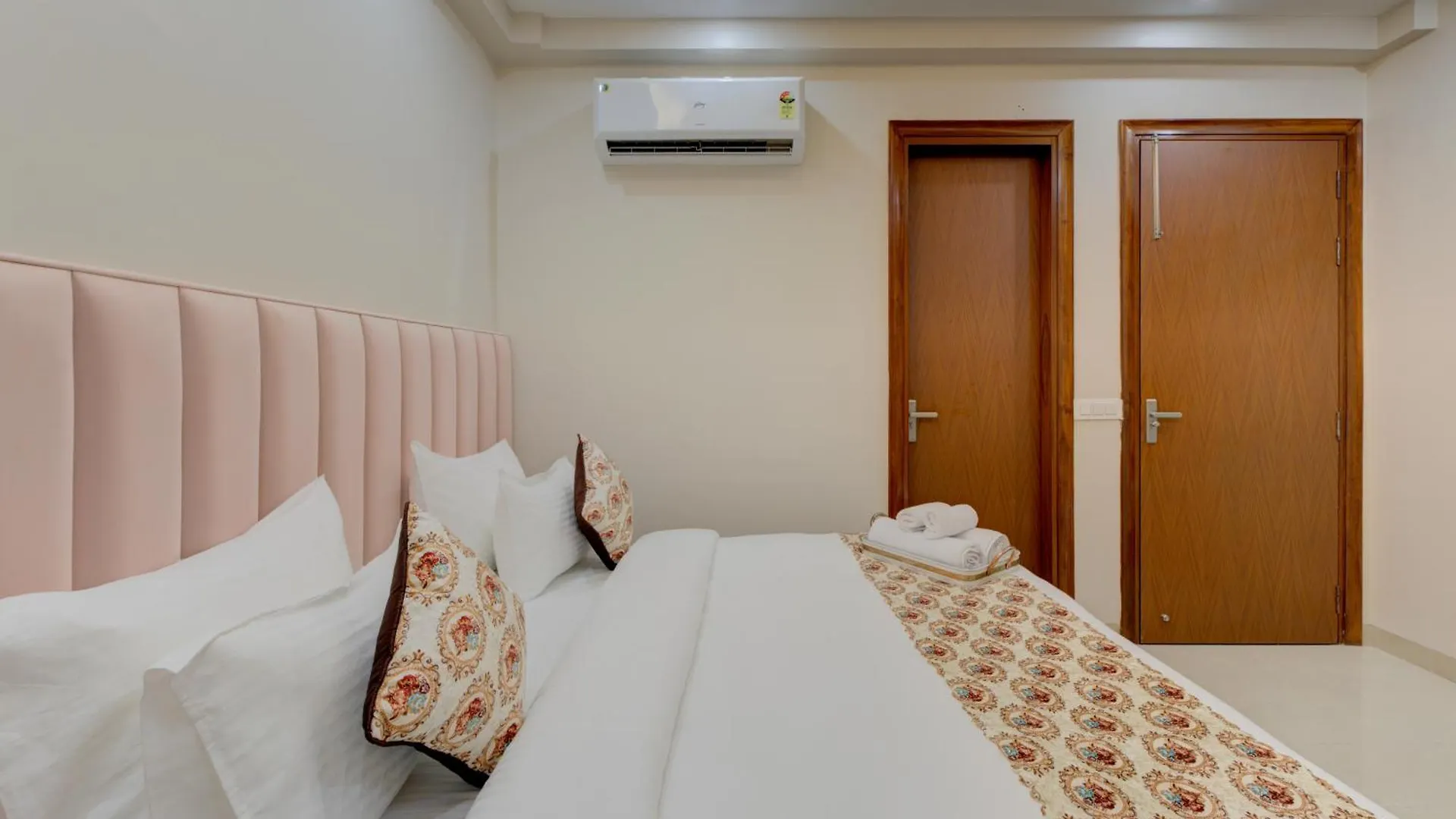 The Lodgers 1 Bhk Serviced Apartments Near Artemis Hospital Sector 52 Gurgaon