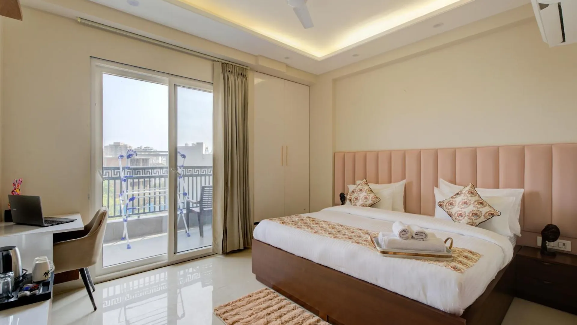 The Lodgers 1 Bhk Serviced Apartments Near Artemis Hospital Sector 52 Gurgáon