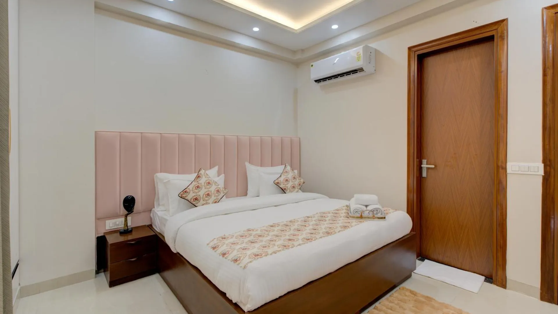 The Lodgers 1 Bhk Serviced Apartments Near Artemis Hospital Sector 52 Gurgáon