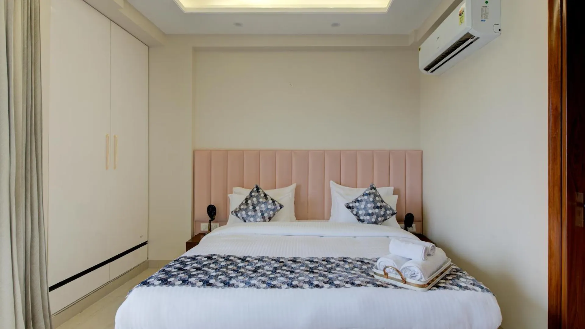The Lodgers 1 Bhk Serviced Apartments Near Artemis Hospital Sector 52 Gurgáon 0*,